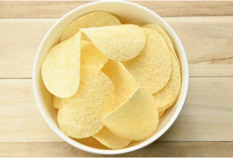 深圳消费者委员会表示，"薯片致癌物超标"