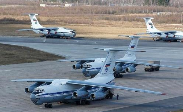 俄罗斯部队已派遣10架Il 76运输机将维和部队运往纳卡地区