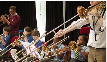 布里斯托尔戏剧和音乐学院合作举办的小学交响日将由音乐和音乐技术教师组织