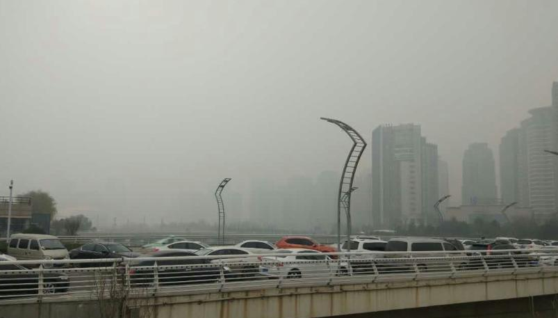 京津冀及周边地区污染伴随大雾还要继续