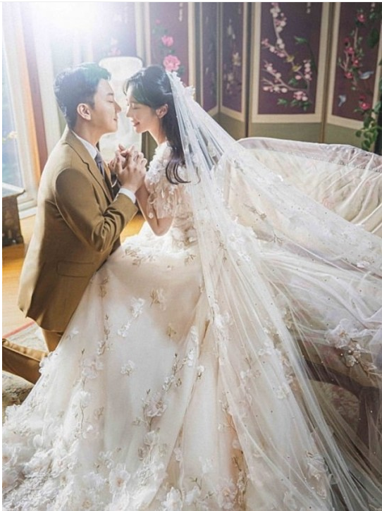 《小苹果》 MV的女主人裴秀姬十三号结婚，因疫情推迟结婚