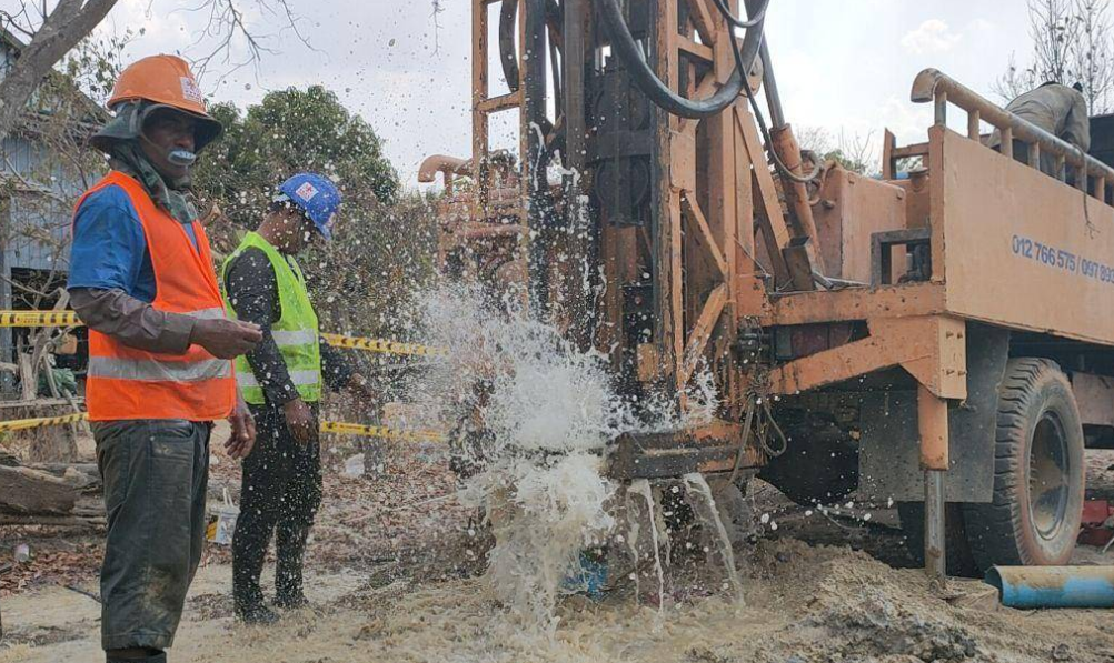 通讯：中国建设者使用千口水井滋润柬埔寨村庄