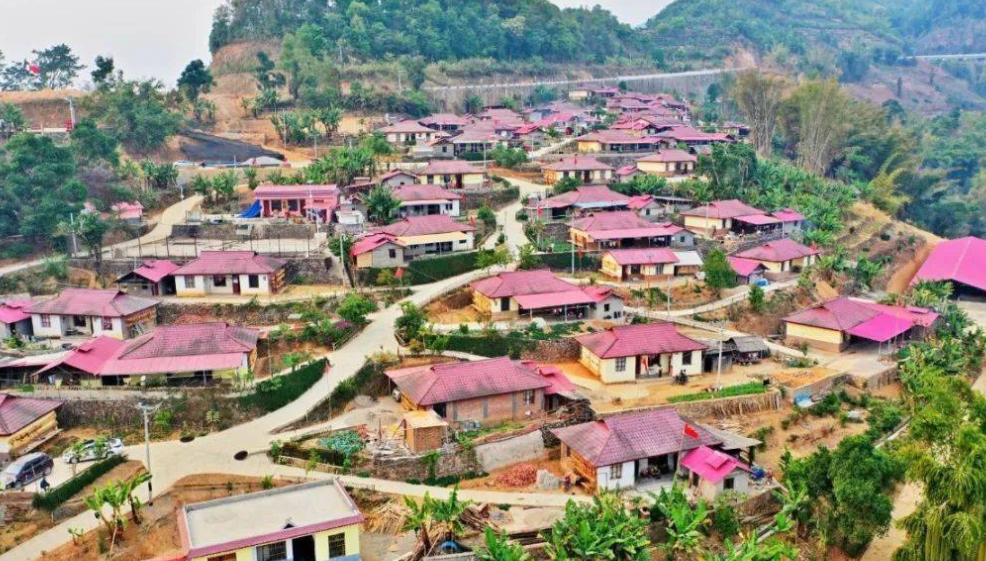 云南临沧：边境美丽村寨 ，人们过上“甜蜜”生活