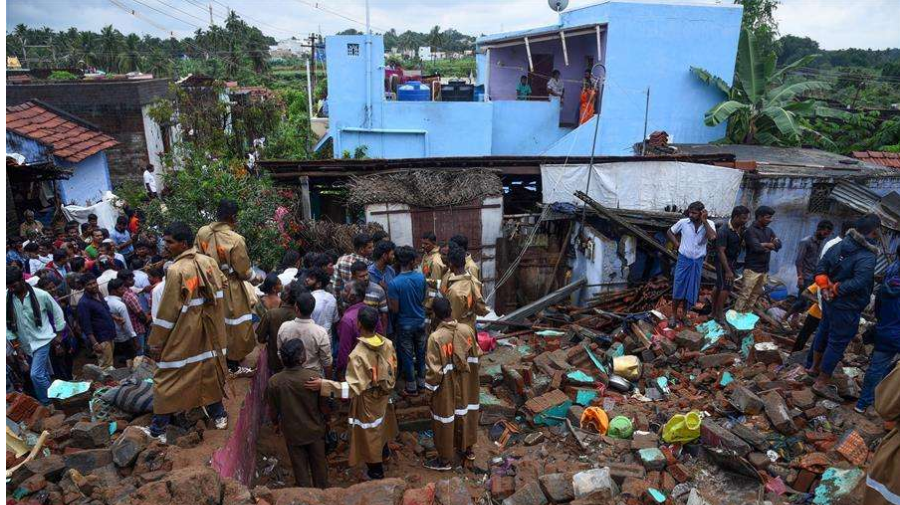 印度泰米尔纳德邦暴雨造成10人死亡