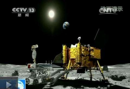 嫦娥五号出发返回地球，出发前在月球表面展示国旗