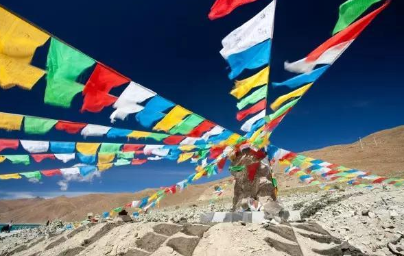 放下牧鞭拿起绣针:西藏传统农牧民开创了新的生计
