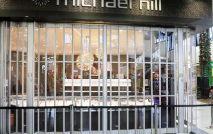 新西兰奥克兰珠宝店有抢劫案发生， 劫匪持大锤砸破柜台