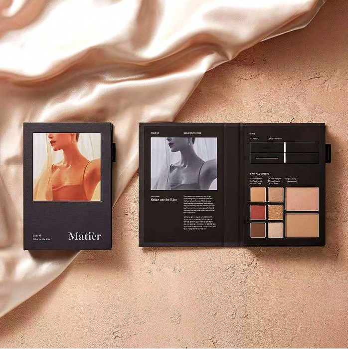 新的美容品牌Matièr推出了一本带有眼影和腮红的"化妆书"