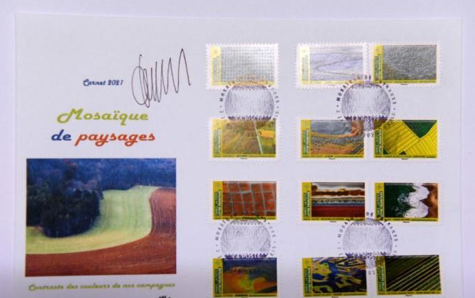 法国发行今年首套邮票