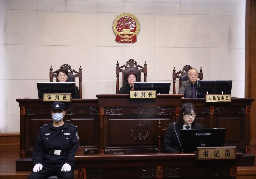 上海首例高空投掷物品罪公诉案今日宣判！