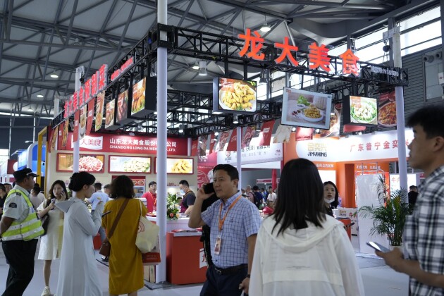 龙大美食亮相上海国际餐饮食材展览会，预制菜产品备受瞩目